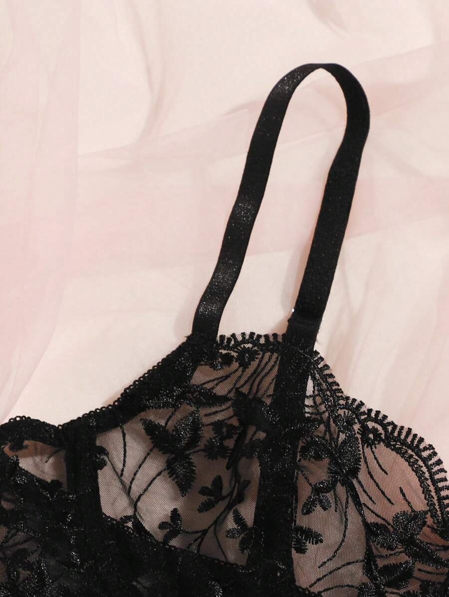 2 Pieces Embroidered Underwire Lingerie Set