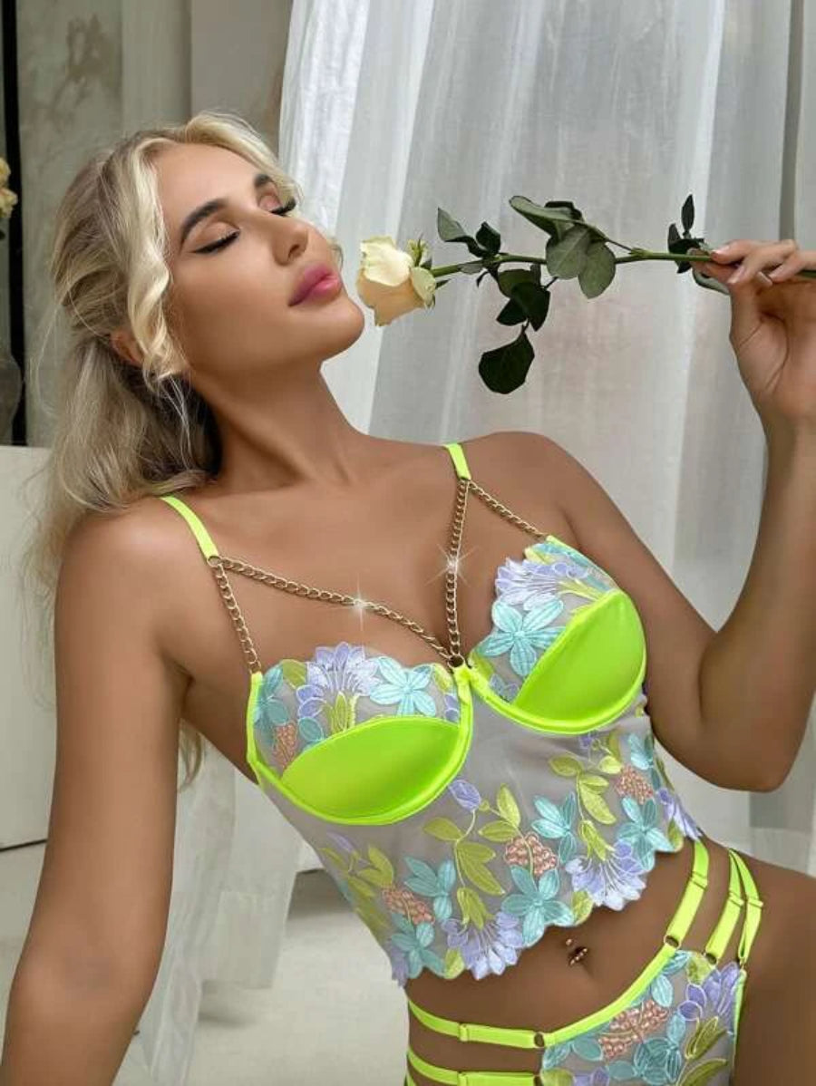 Floral Embroidery Chain Linked Underwire Bra